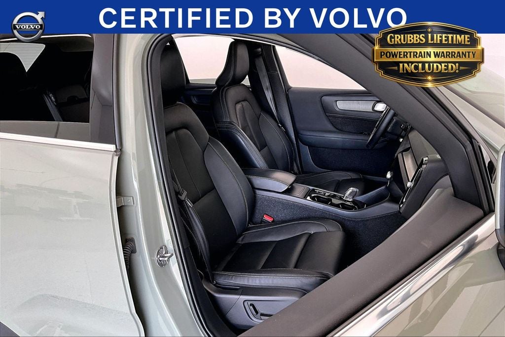 2023 Volvo XC40 B5 Plus Bright Theme