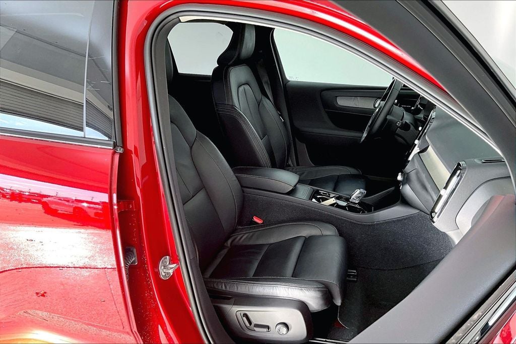 2023 Volvo XC40 Ultimate