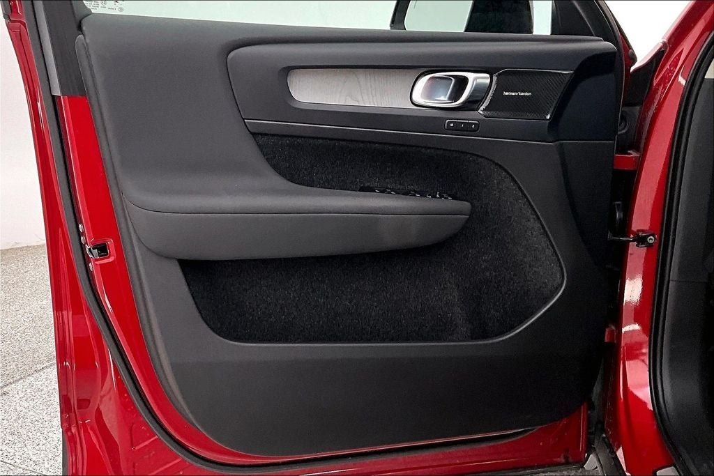 2023 Volvo XC40 Ultimate