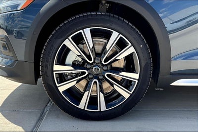 2026 Volvo V60 Cross Country B5 Ultra