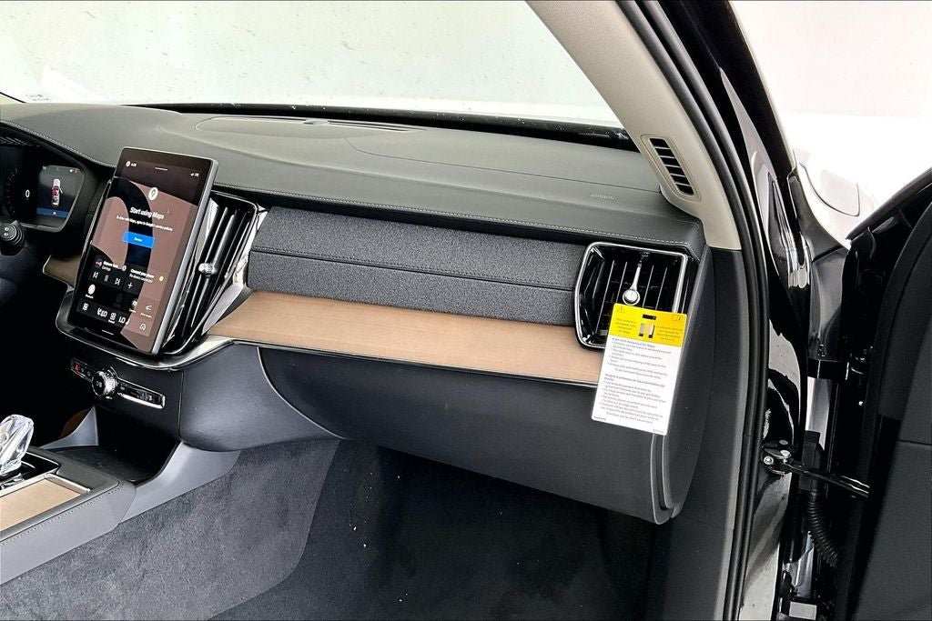 2026 Volvo XC90 B5 Plus