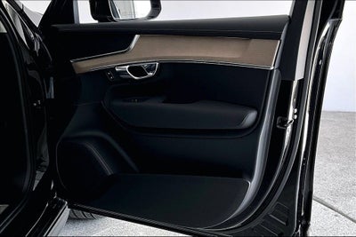 2026 Volvo XC90 B5 Plus