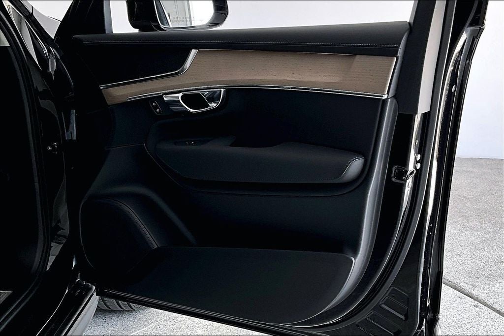 2026 Volvo XC90 B5 Plus