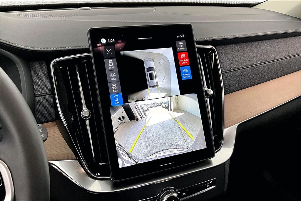 2026 Volvo XC90 B5 Plus