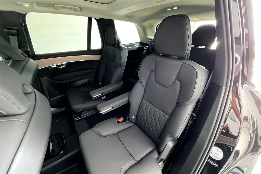 2026 Volvo XC90 B5 Plus