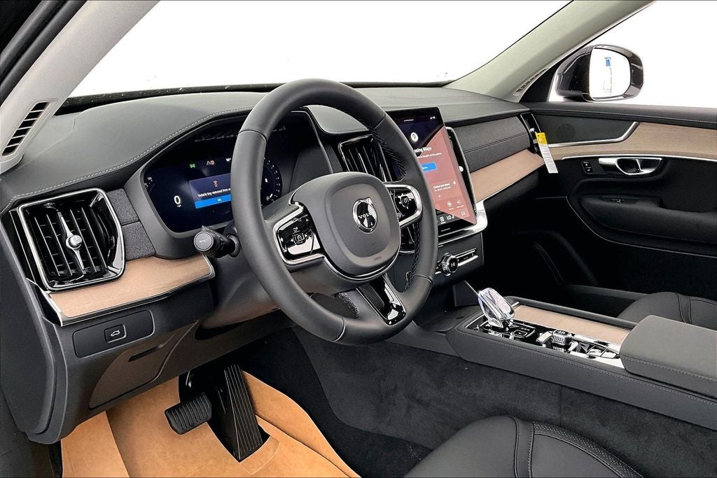 2026 Volvo XC90 B5 Plus
