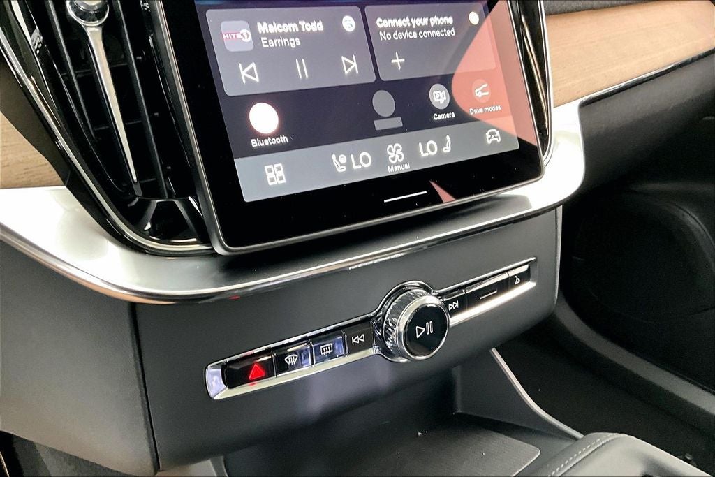 2026 Volvo XC90 B5 Plus