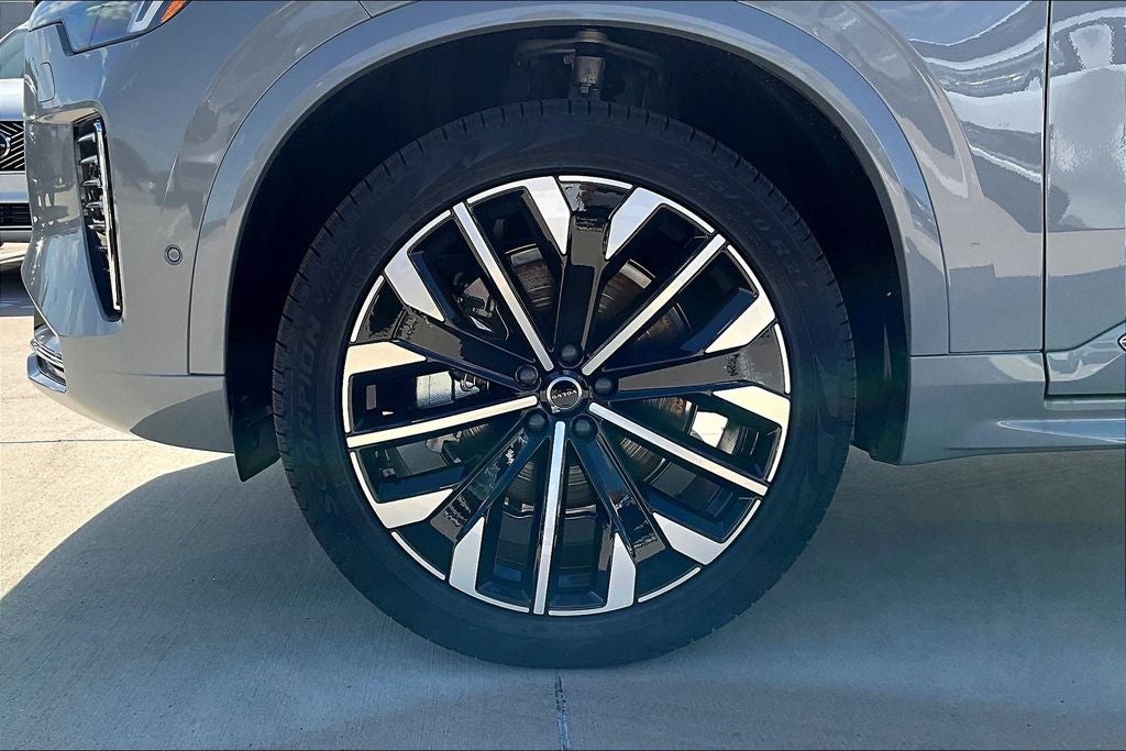 2026 Volvo XC90 B5 Plus