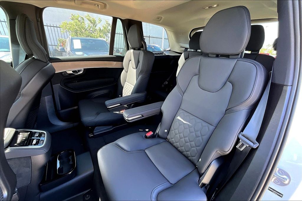 2026 Volvo XC90 B5 Plus
