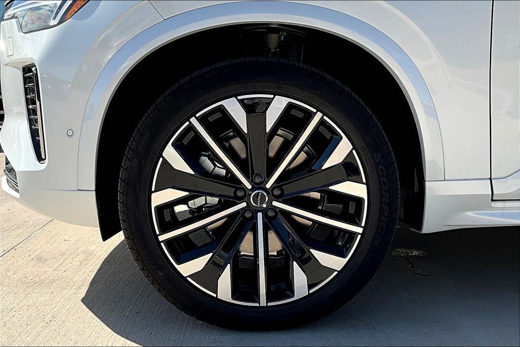 2026 Volvo XC90 B5 Plus