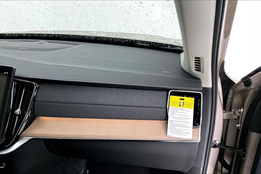 2026 Volvo XC90 B5 Plus