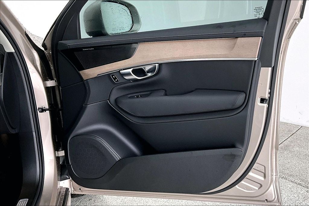 2026 Volvo XC90 B5 Plus