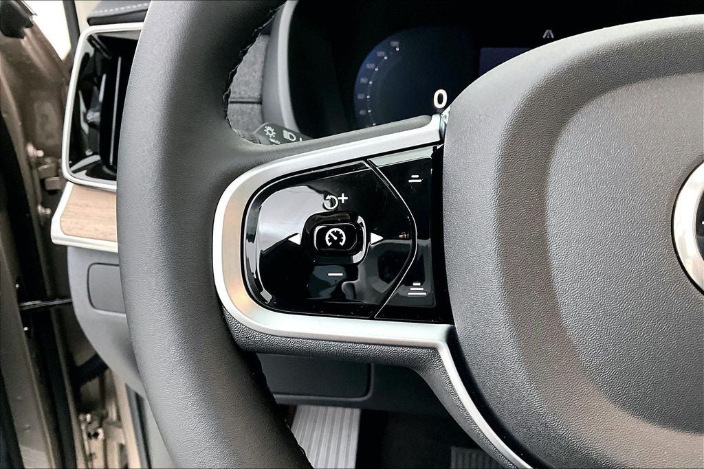 2026 Volvo XC90 B5 Plus
