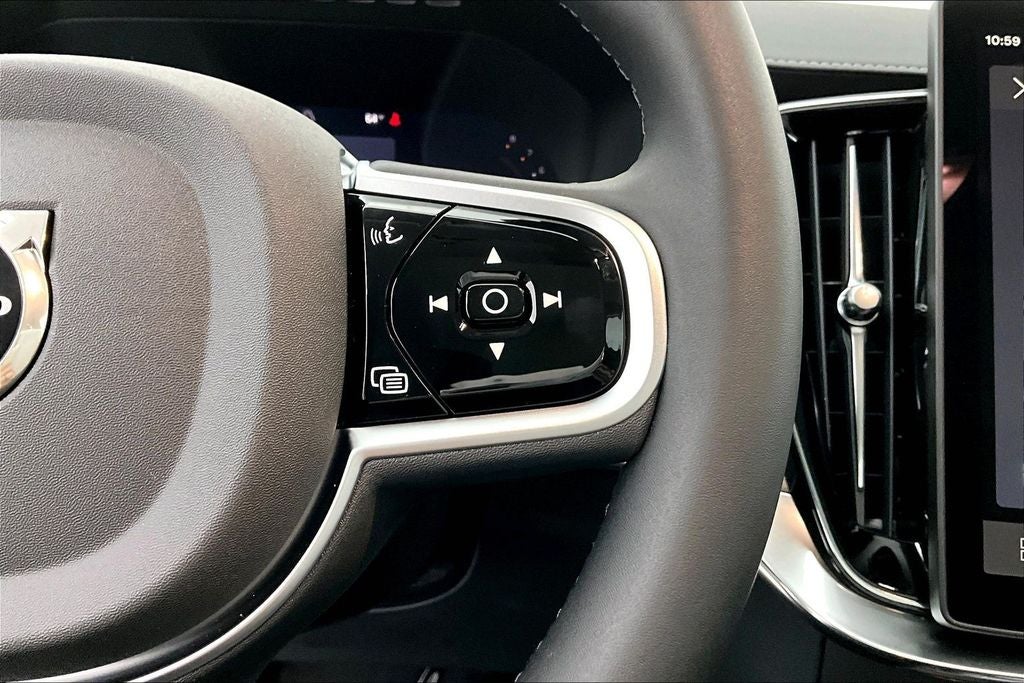 2026 Volvo XC90 B5 Plus