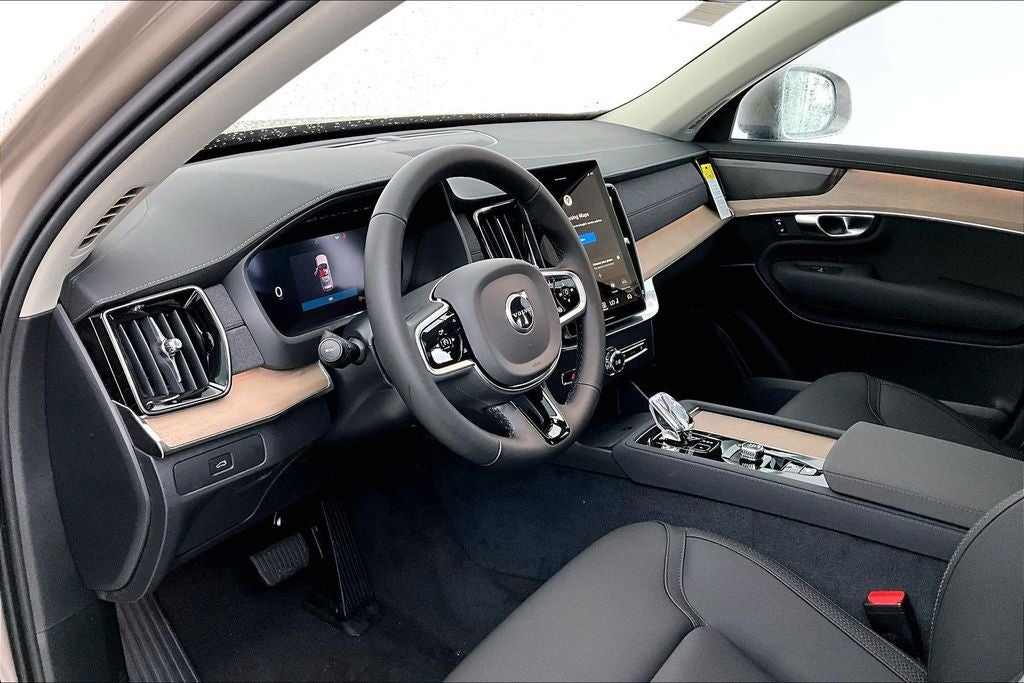 2026 Volvo XC90 B5 Plus
