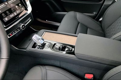 2026 Volvo XC90 B5 Plus