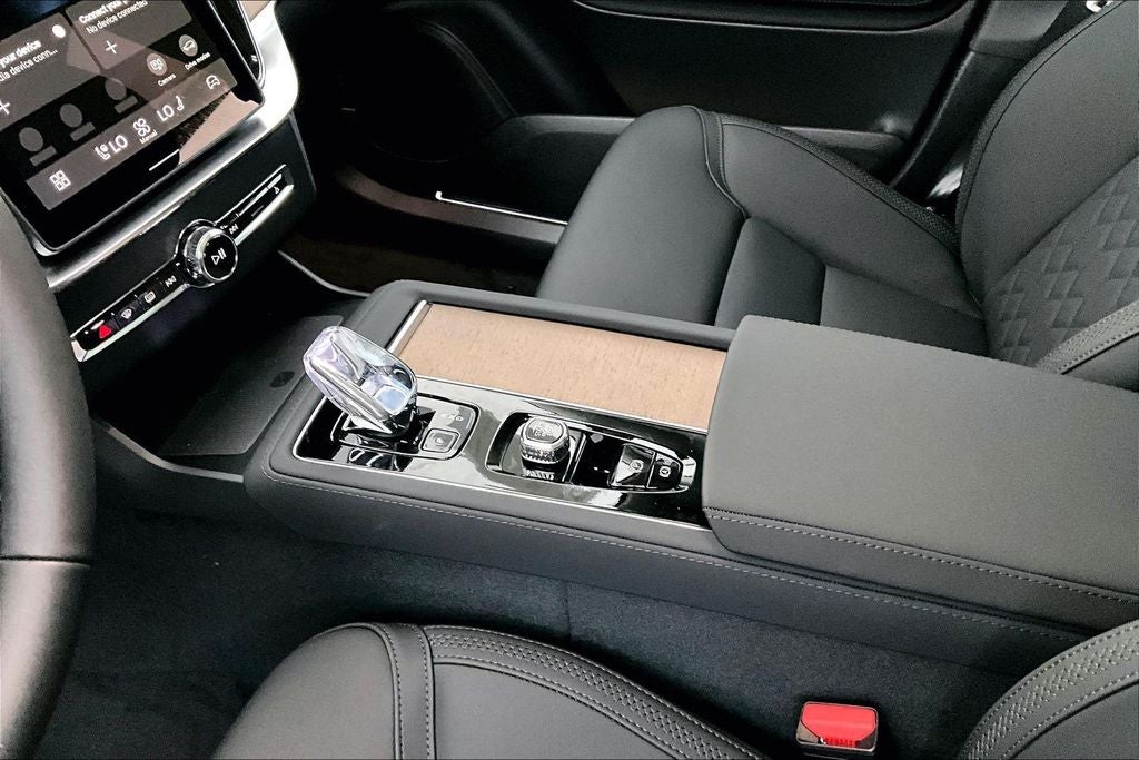 2026 Volvo XC90 B5 Plus