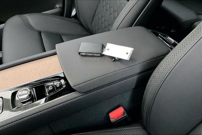 2026 Volvo XC90 B5 Plus