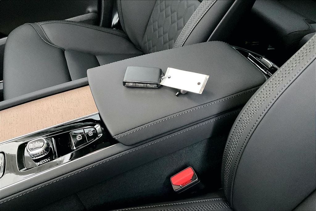 2026 Volvo XC90 B5 Plus