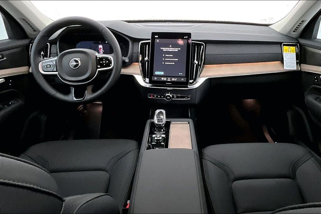 2026 Volvo XC90 B5 Plus