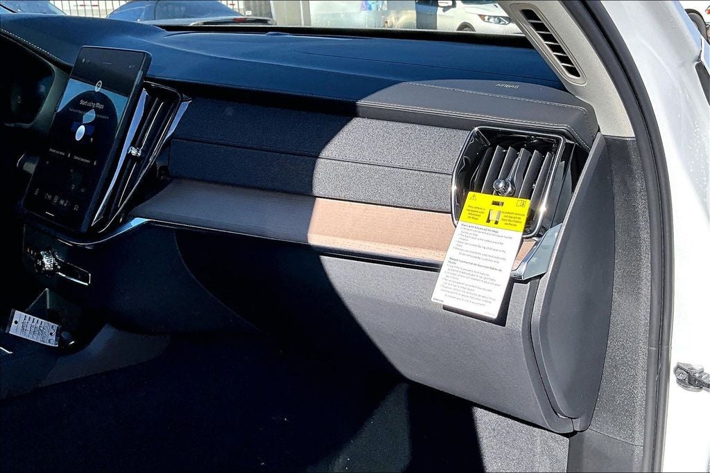 2026 Volvo XC90 B5 Plus