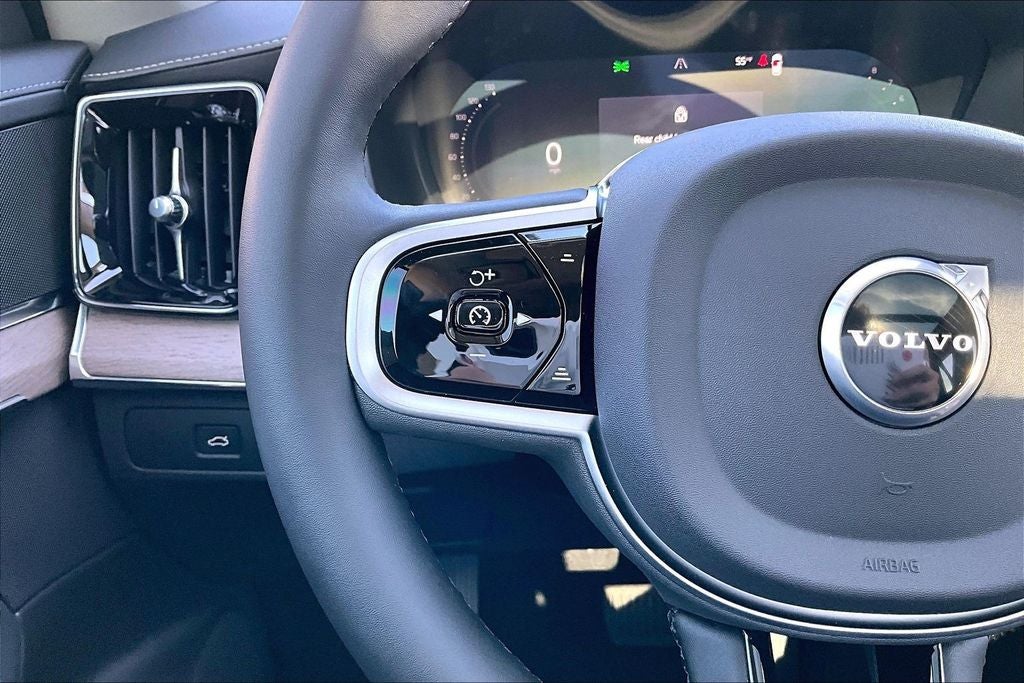 2026 Volvo XC90 B5 Plus