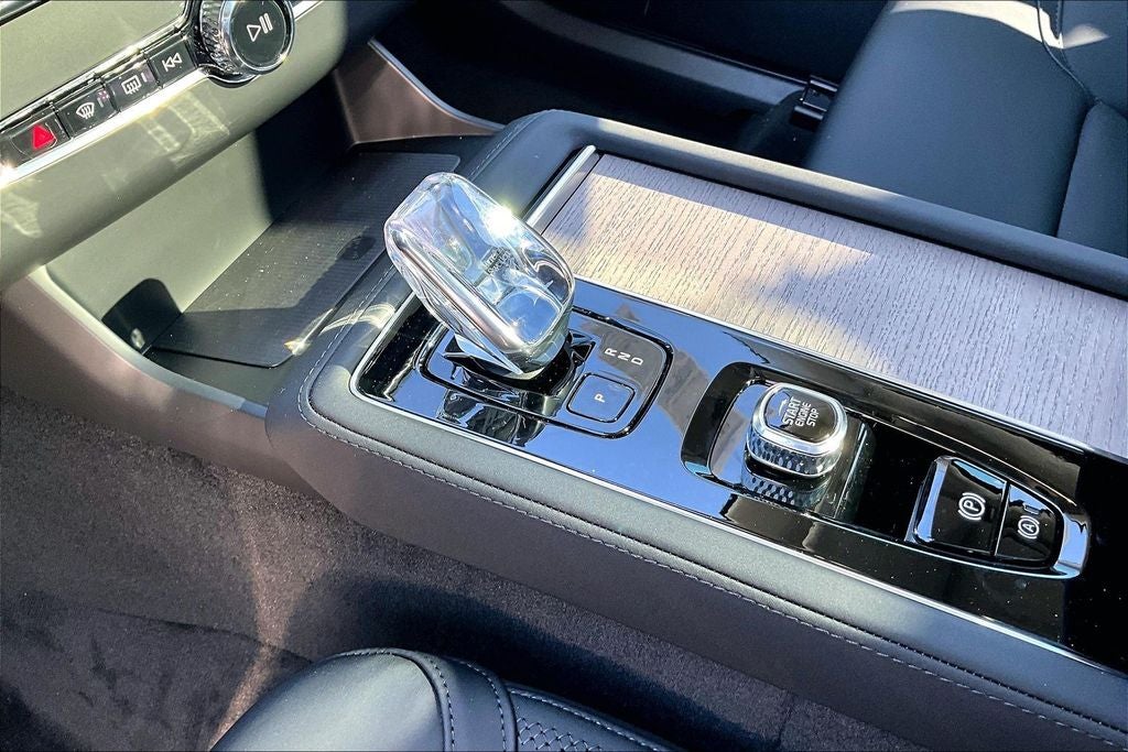 2026 Volvo XC90 B5 Plus