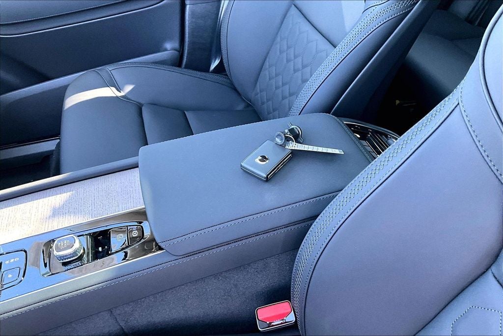 2026 Volvo XC90 B5 Plus