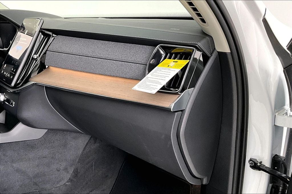 2026 Volvo XC90 B5 Plus
