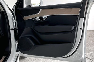 2026 Volvo XC90 B5 Plus