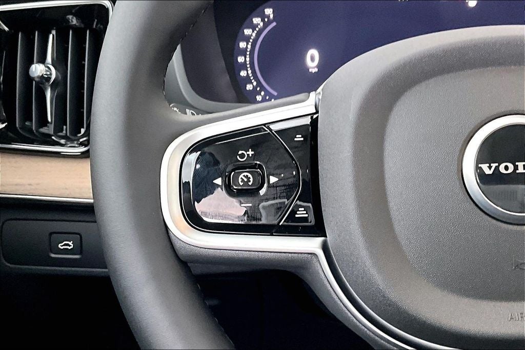 2026 Volvo XC90 B5 Plus