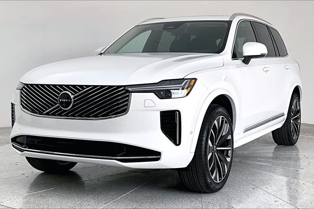 2026 Volvo XC90 B5 Plus