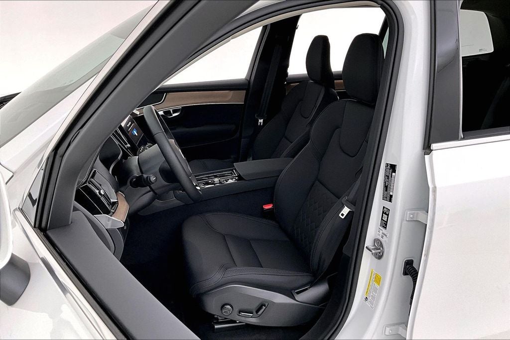 2026 Volvo XC90 B5 Plus