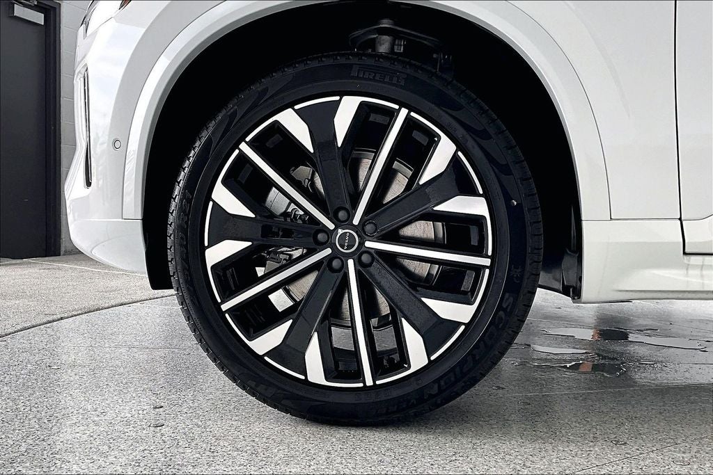 2026 Volvo XC90 B5 Plus