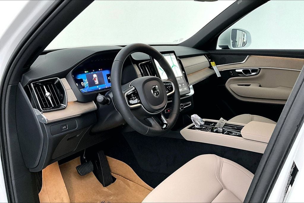 2026 Volvo XC90 B5 Plus