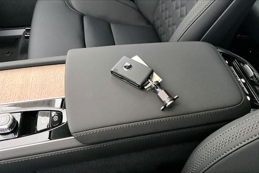 2026 Volvo XC90 B5 Core