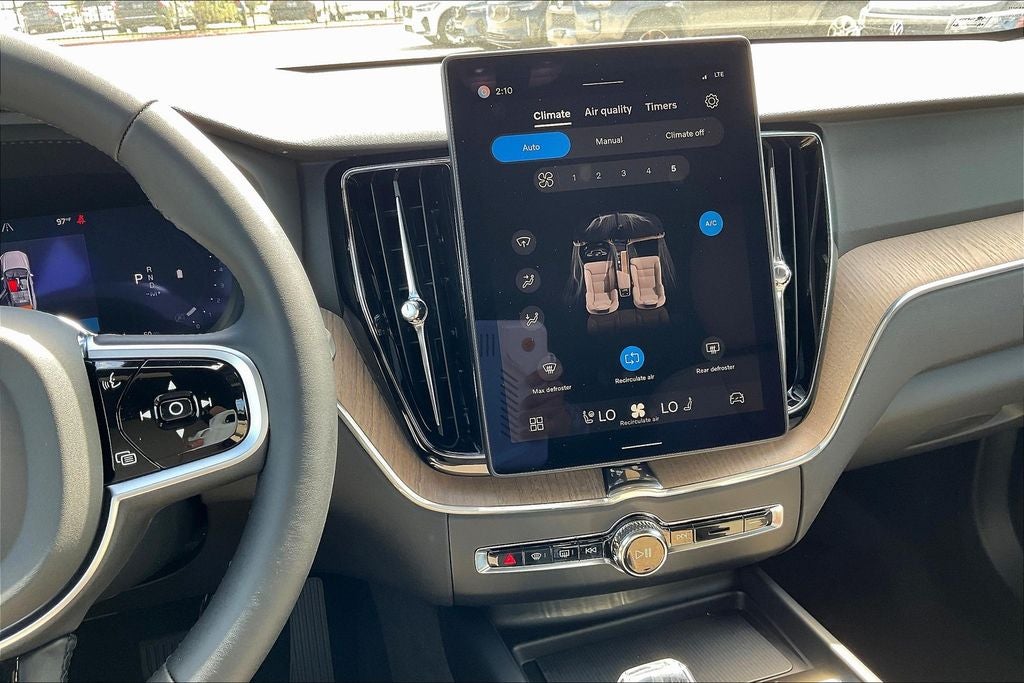 2026 Volvo XC60 B5 Plus