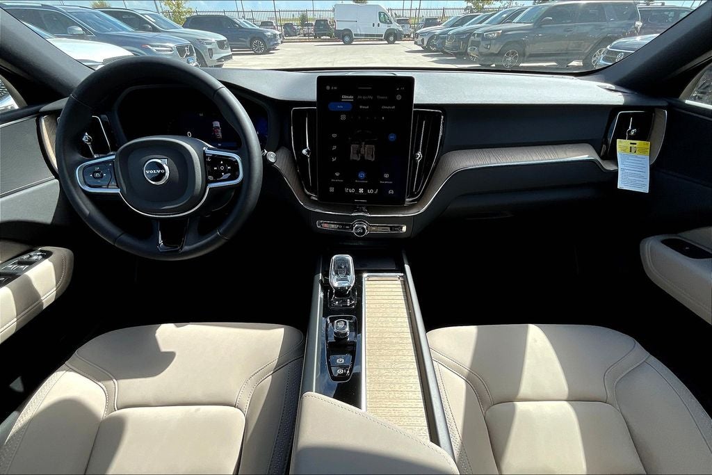 2026 Volvo XC60 B5 Plus