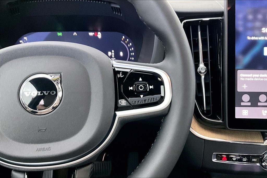 2026 Volvo XC60 B5 Plus