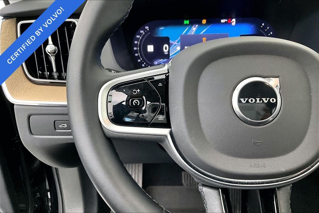 2026 Volvo XC60 B5 Plus