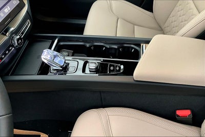 2026 Volvo XC60 B5 Plus