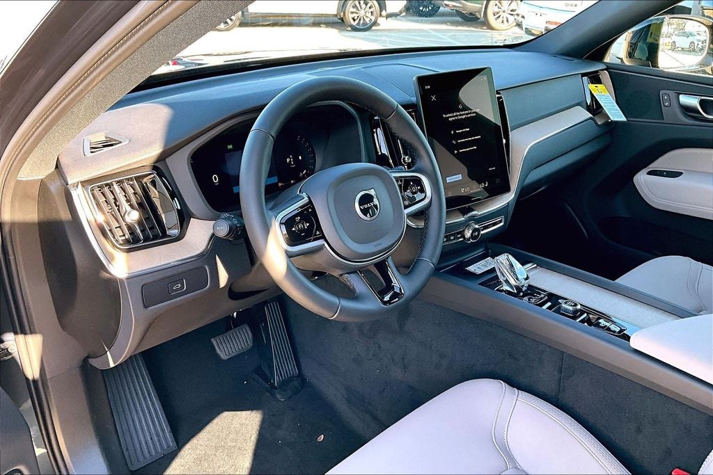 2026 Volvo XC60 B5 Plus