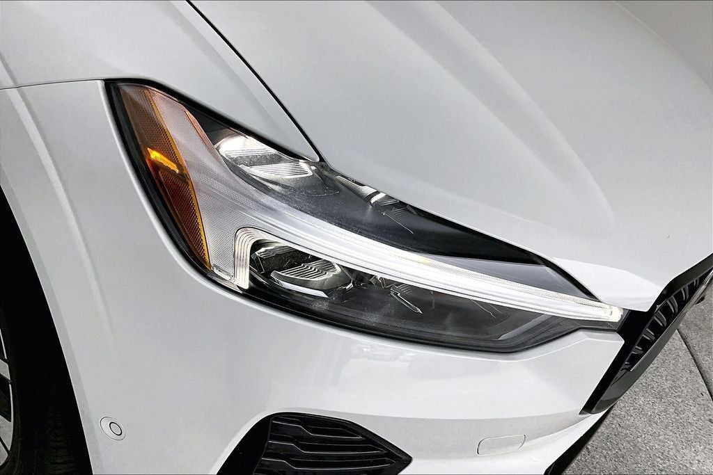 2026 Volvo XC60 B5 Plus