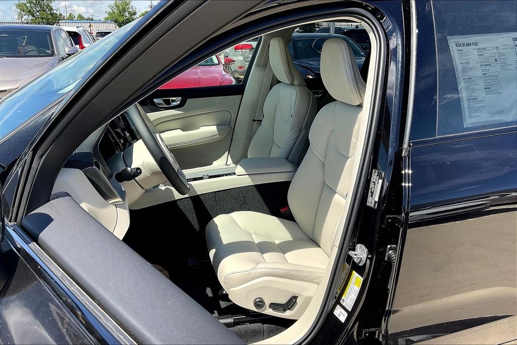 2025 Volvo XC60 B5 Plus