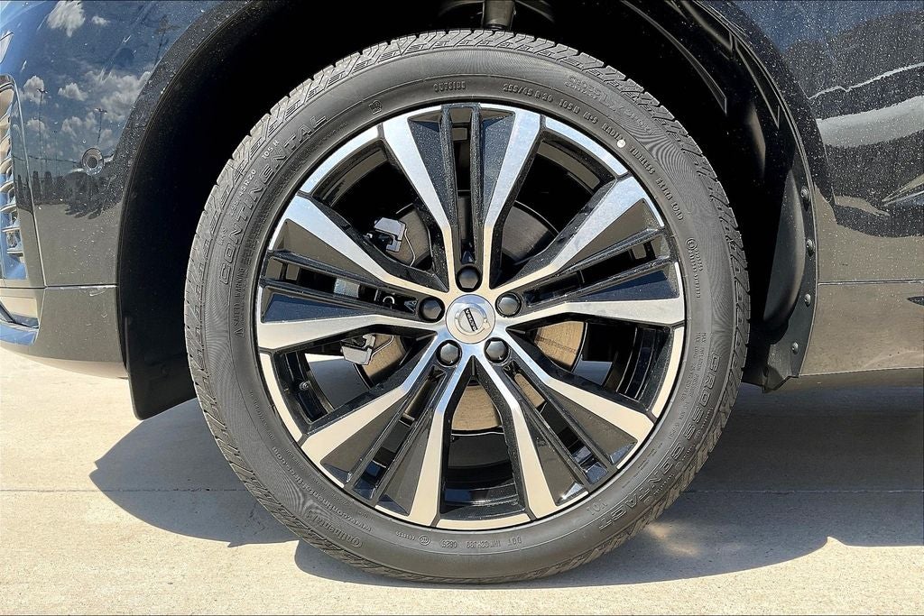 2025 Volvo XC60 B5 Plus