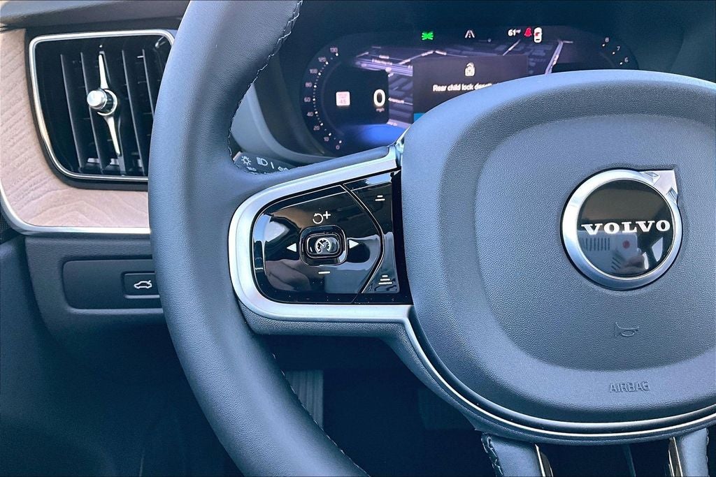 2026 Volvo XC60 B5 Plus