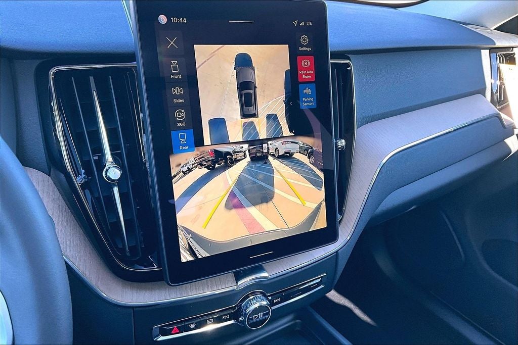 2026 Volvo XC60 B5 Plus