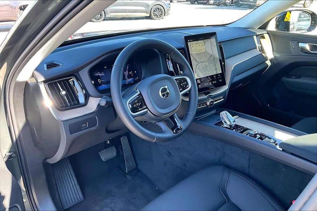 2026 Volvo XC60 B5 Plus