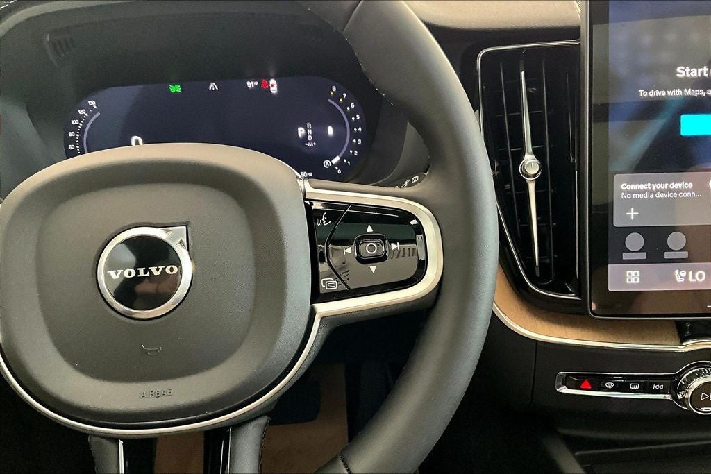 2026 Volvo XC60 B5 Plus