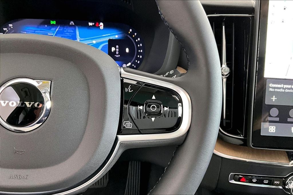 2026 Volvo XC60 B5 Plus